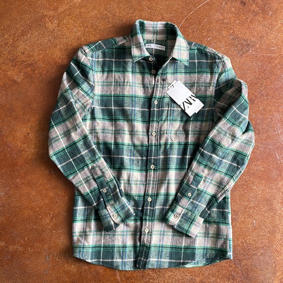 Great looking green Zara- Men’s relaxes flannel fit shirt. - Picture 7 of 13